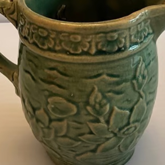 Vintage McCoy # 30 Lotus Water Lily Fish Handle Pitcher - Picture 2 of 3